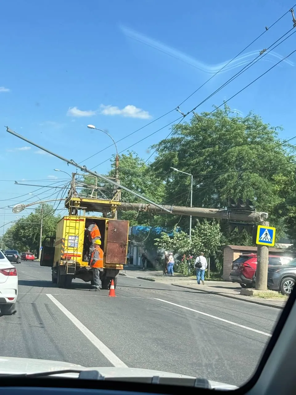 В столичном секторе Телецентр рухнула электроопора