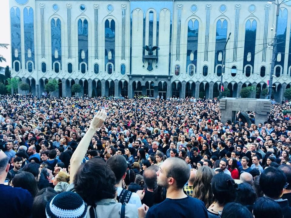 Премьер Грузии отказался уходить в отставку по требованию митингующих