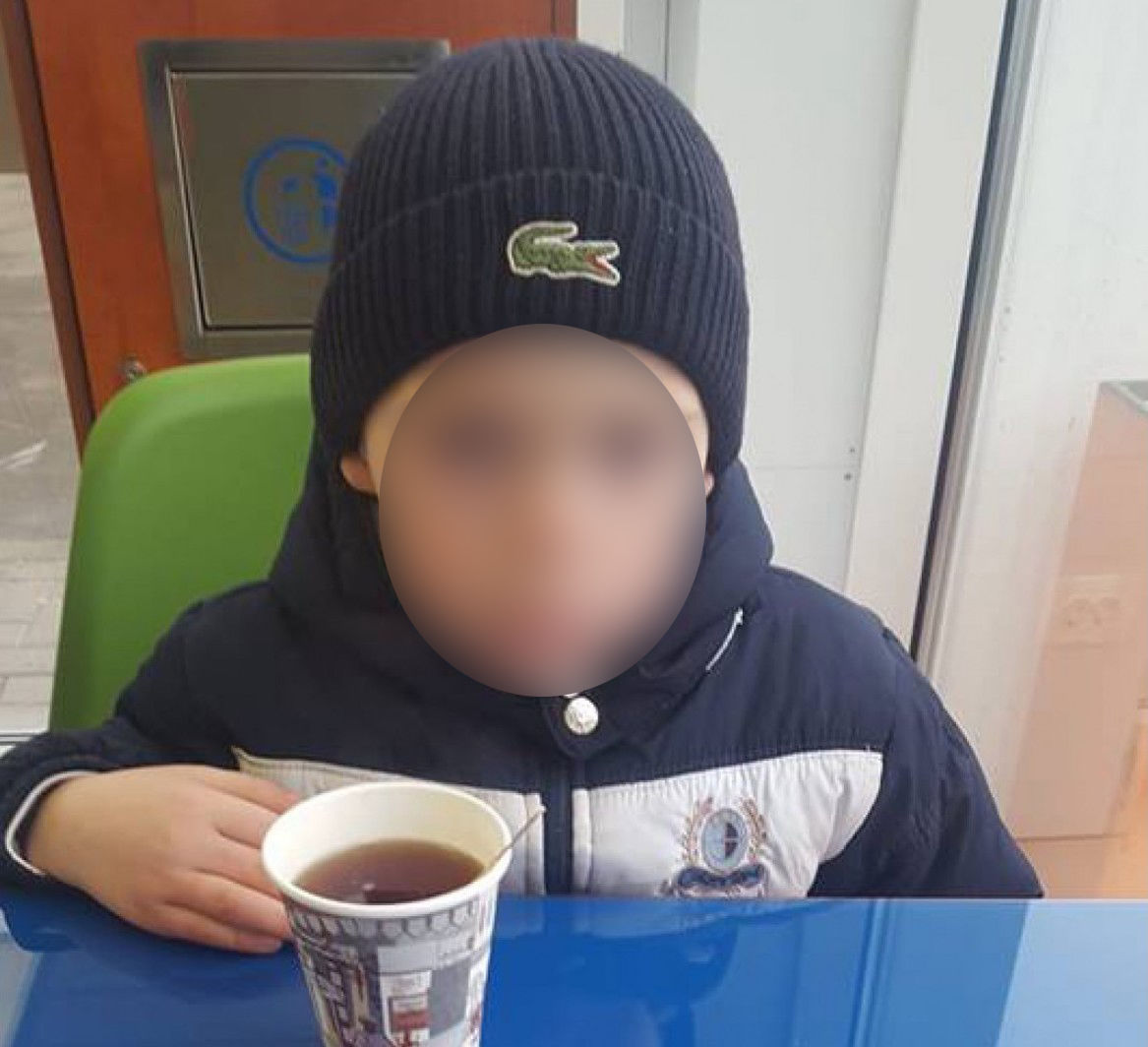Найдена мать 5-летнего ребенка, обнаруженного без присмотра на Старой Почте