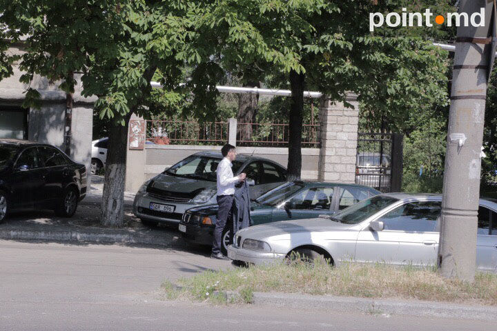 Дорина Киртоакэ запечатлели гуляющим по центру Кишинева