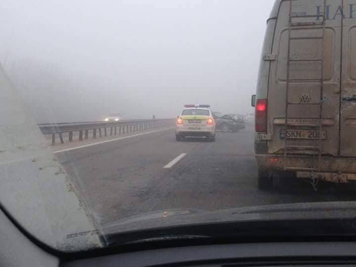 Accident grav la intrarea în Stăuceni. O mașină a fost făcută zob