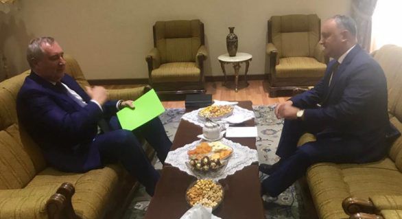 Dodon s-a întâlnit cu Rogozin, cerând prietenilor ruși să răspundă cu înțelepciune la acțiunile nesăbuite ale Chișinăului