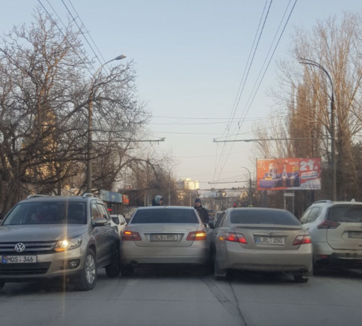 На Ботанике три автомобиля не поделили дорогу