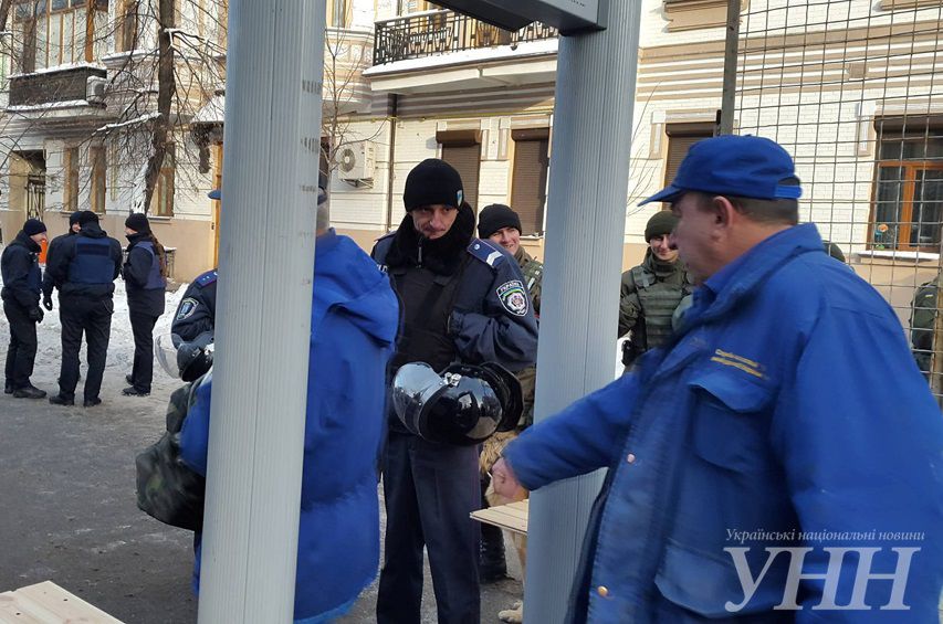 В Киеве перекрыли центр, работают взрывотехники