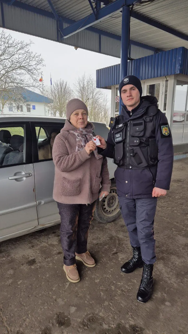 Пограничная полиция дарила гражданам на КПП мэрцишоры