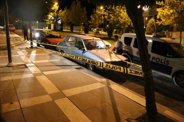 Подросток открыл стрельбу по турецким полицейским, есть жертвы
