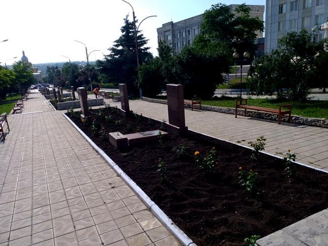 На Аллее славы в Комрате неизвестные сломали памятник