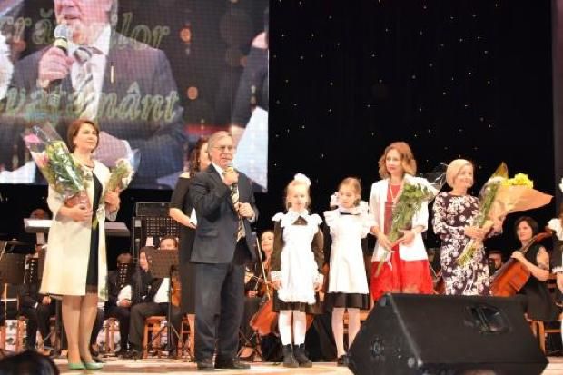 Doi dascăli din Bălți și unul din Chișinău, desemnați cei mai buni pedagogi ai anului 2017