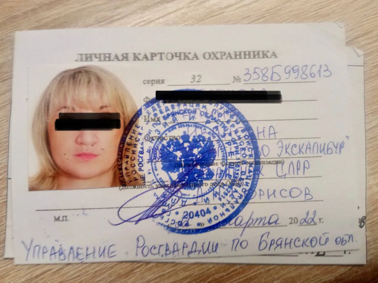 После стрельбы школьницы в Брянске задержаны ее отец, охранник и глава ЧОП