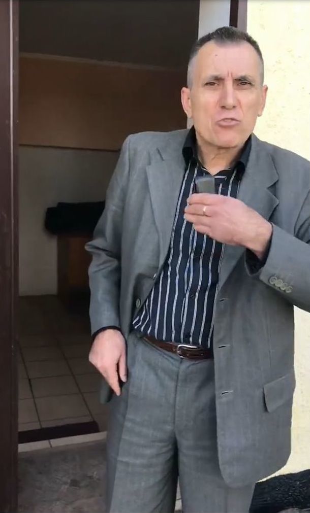 Сотрудник службы по отлову животных напал на мужчину, не желая отдавать собаку