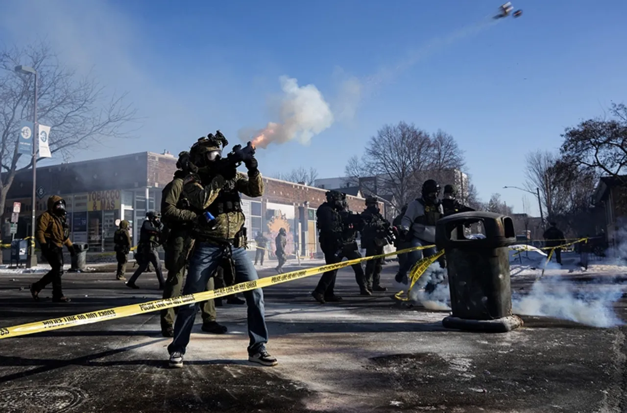 Schimb de focuri în Minneapolis cu implicarea serviciului de imigrare: O persoană a murit