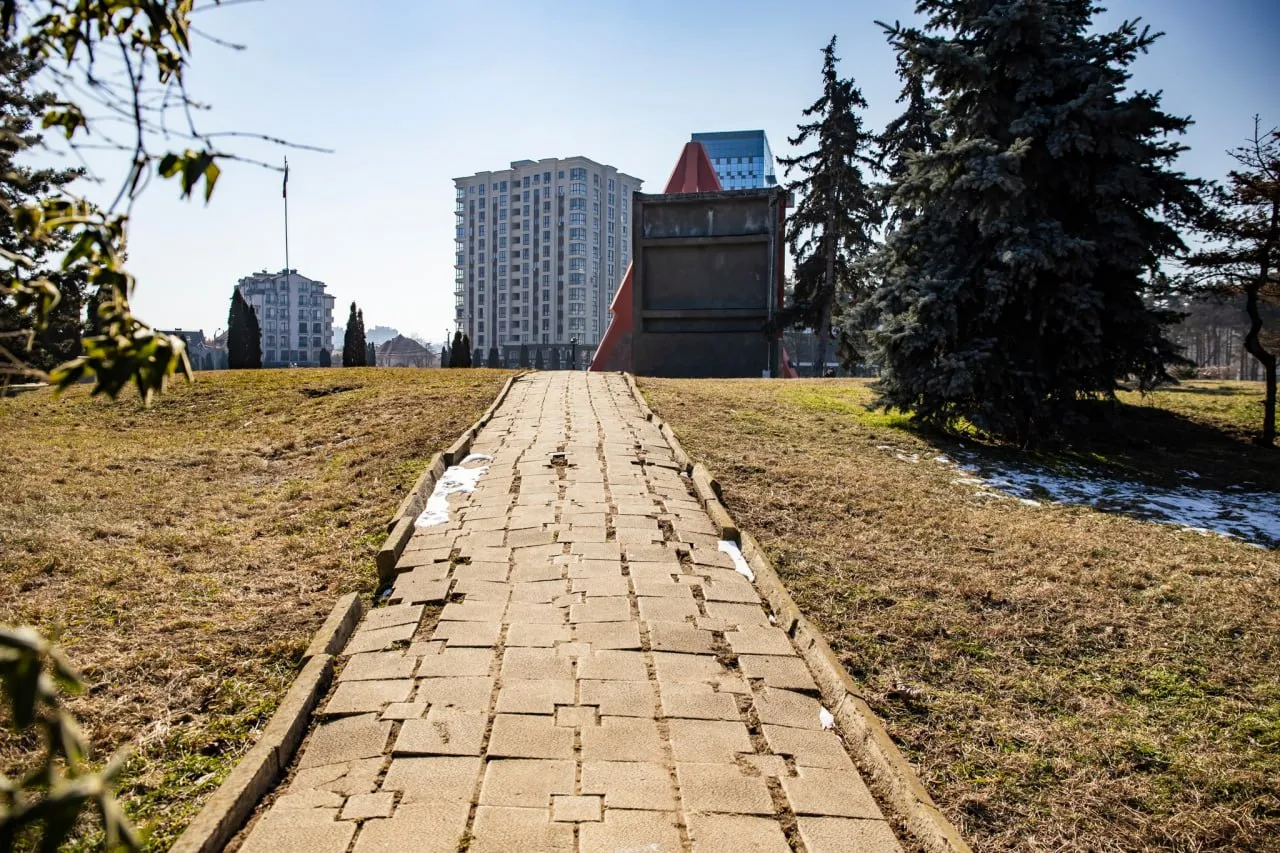 Consilierii PSRM cer reabilitarea Complexului Memorial Eternitate