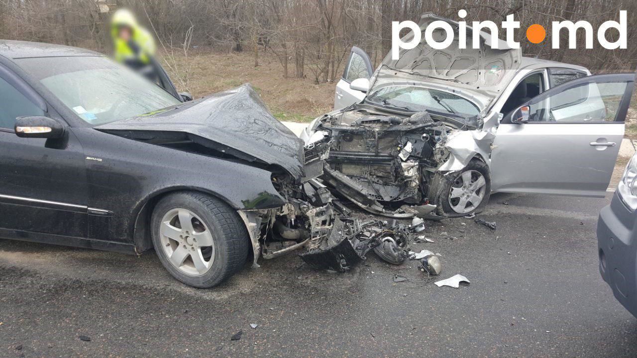 В Оргееве столкнулись два легковых автомобиля