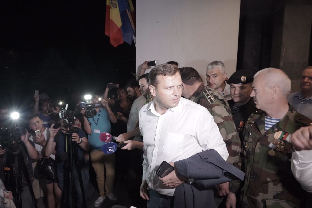 Нэстасе готовится к протестам в связи с отказом в мандате мэра