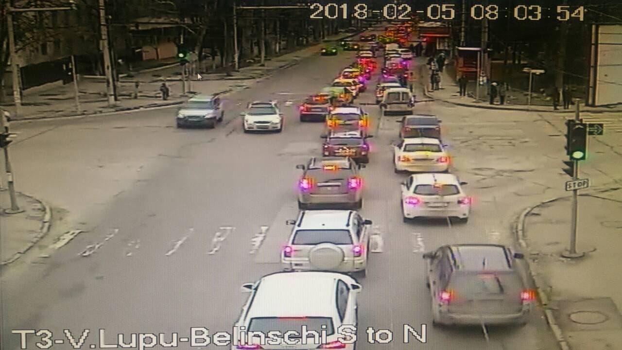 Служба InfoTrafic рекомендует водителям избегать некоторых улиц Кишинева