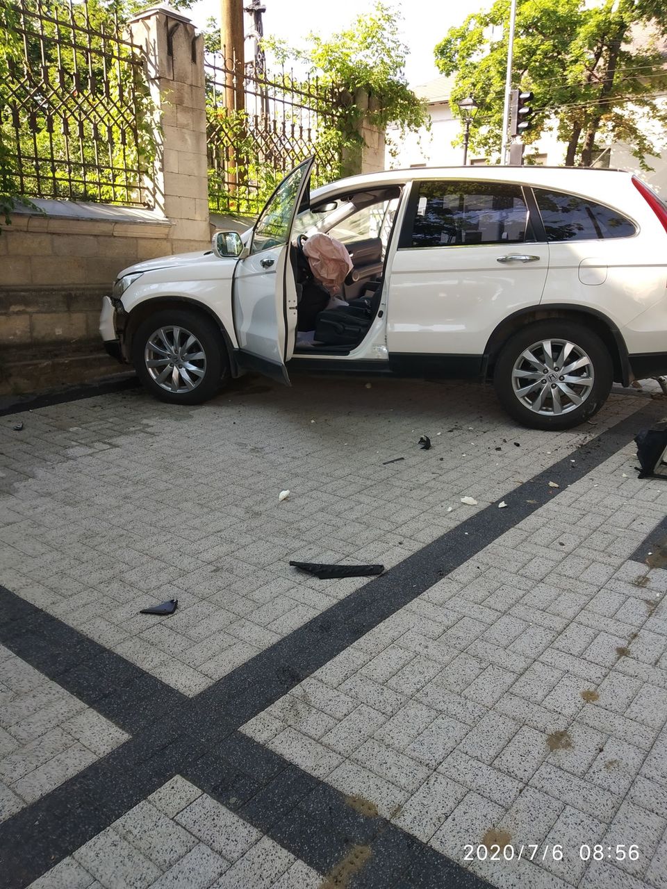 В Кишиневе в забор музея этнографии въехал автомобиль