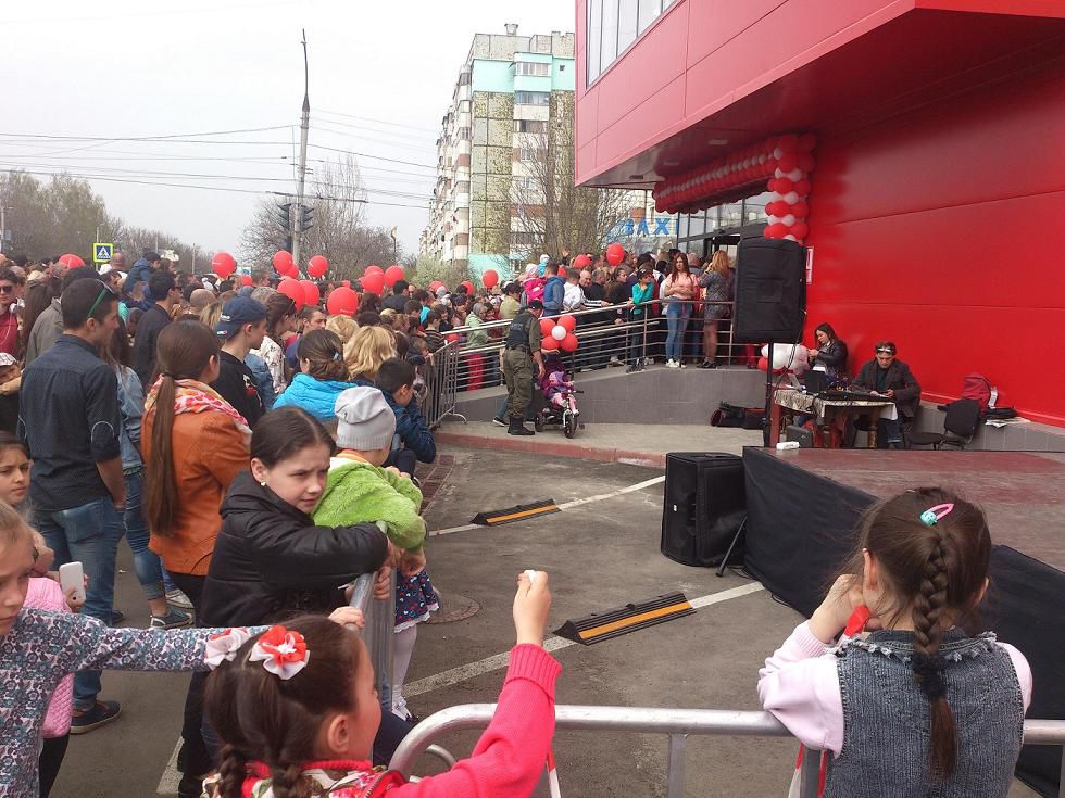 Polițiștii și salvatorii, solicitați la deschiderea unui magazin în Bălți