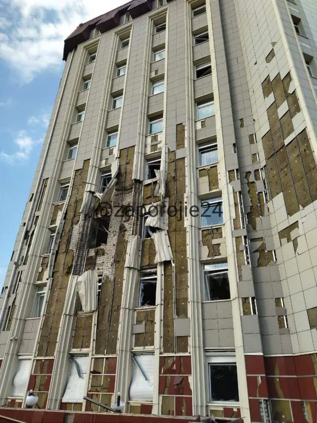 В Энергодаре под обстрел попало здание городского совета