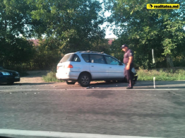 В Новых Аненах в результате столкновения автомобиль упал в канаву