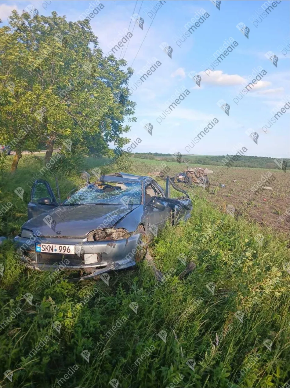 Accident în raionul Glodeni: O mașină, practic ruptă în două
