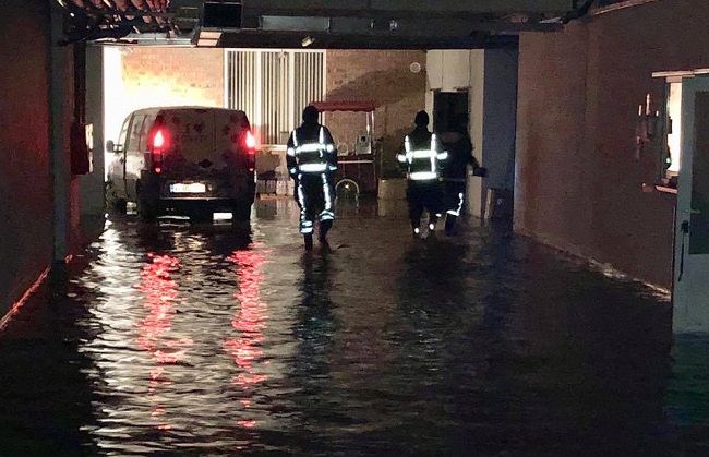 На Албишоара произошёл прорыв магистральной трубы: из-за аварии затопило подвал дома