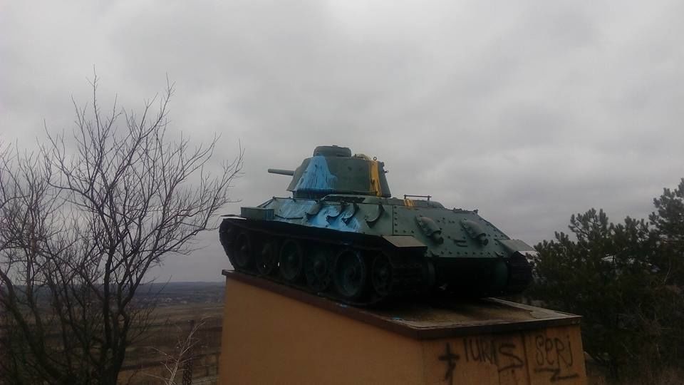 Вандалы осквернили мемориал ВОВ в Леушенах