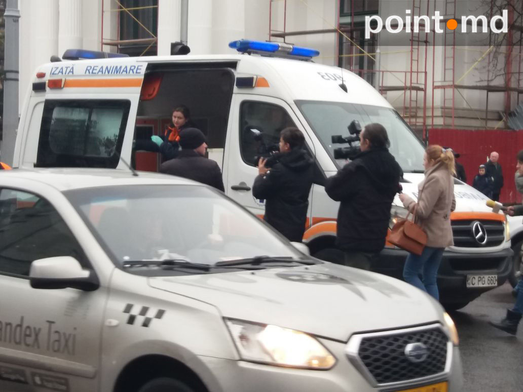 Accident grav în Capitală. O femeie, lovită în fața Primăriei