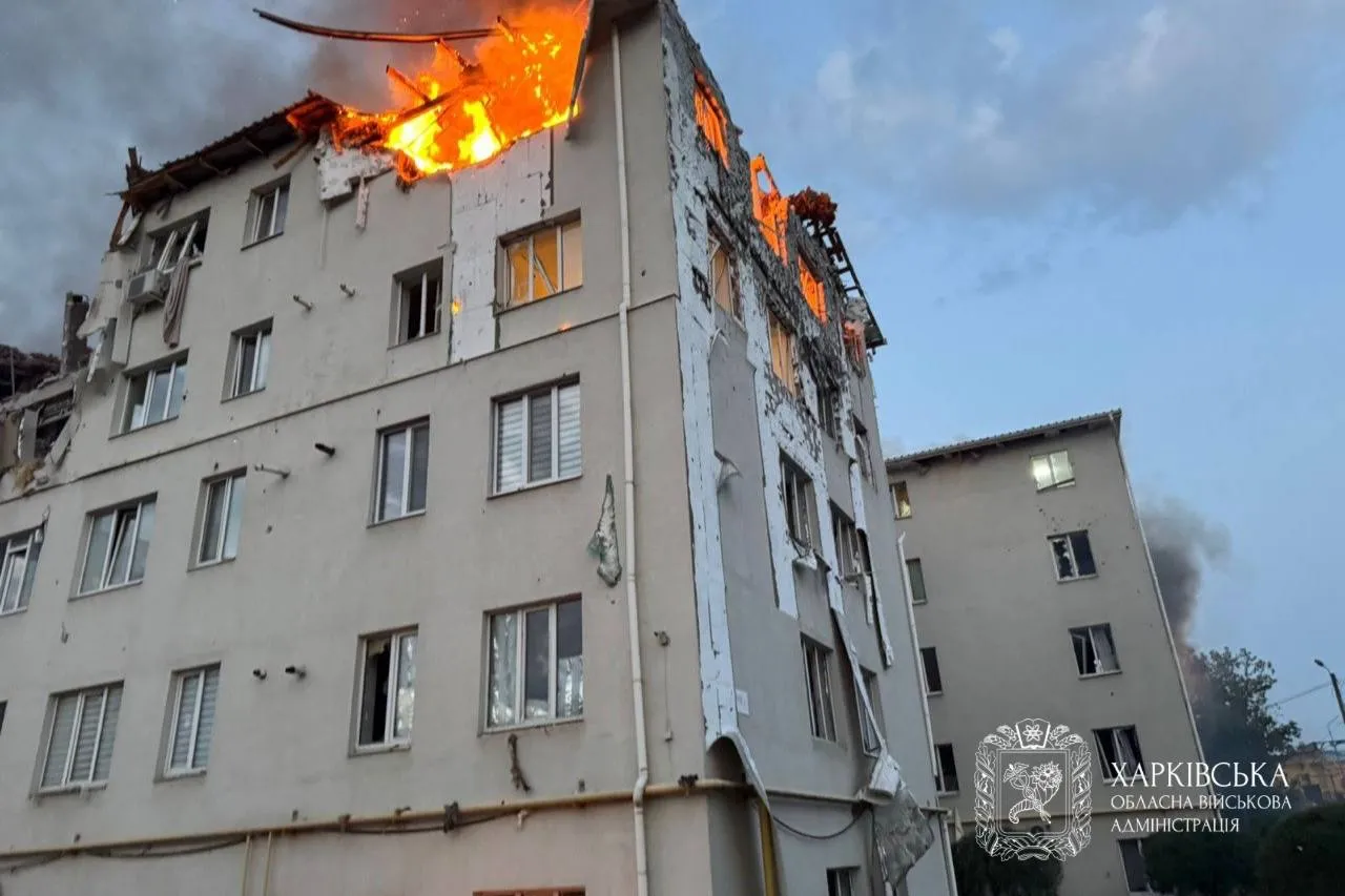 Dronele rusești au lovit un bloc de locuințe din Harkov: Există persoane rănite