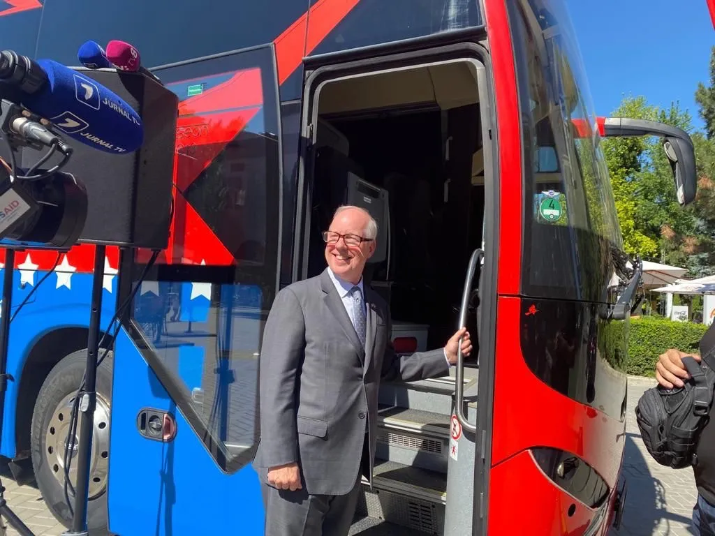 Посольство США в Молдове запустило проект America Bus