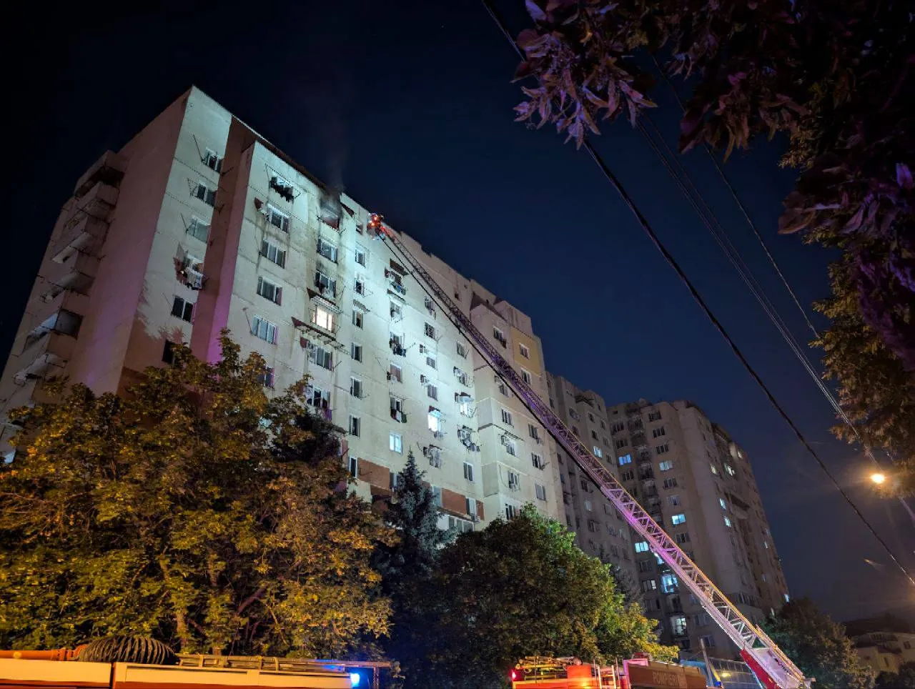 Un incendiu a izbucnit într-un bloc de locuit din sectorul Buiucani al Capitalei