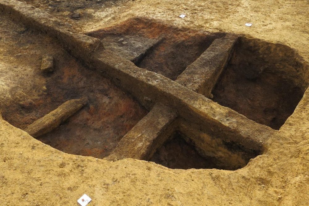 Во Франции раскопали 7000-летний некрополь с необычными могилами