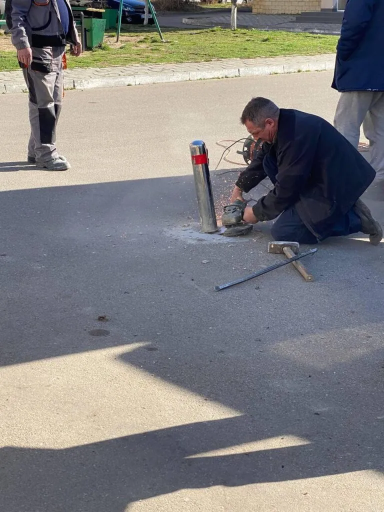 Barierele de parcare instalate ilegal, demontate în Capitală