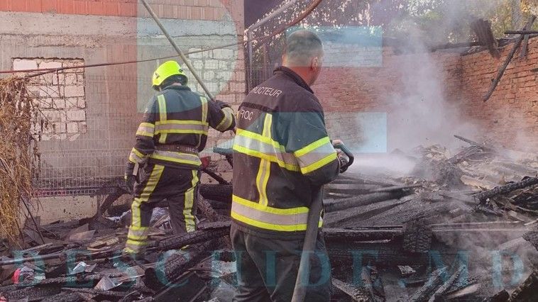 В Кишиневе ребенок играл со спичками и поджег дом