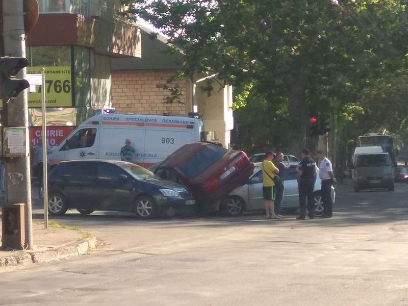 ДТП на Буюканах парализовало утреннее движение в столице