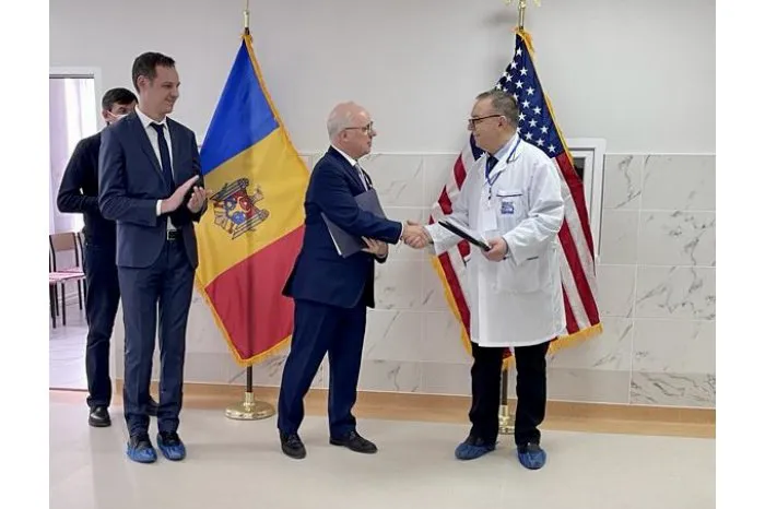 Жительницы Штефан-Водэ получили современный роддом при поддержке США