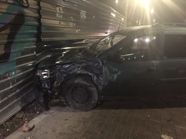 Accident în Capitală: Două mașini, făcute zob