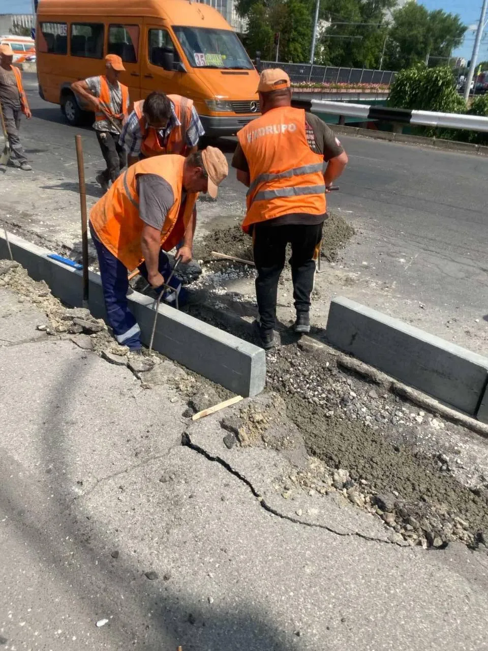 Работы по восстановлению Хынчештского шоссе активно продолжаются