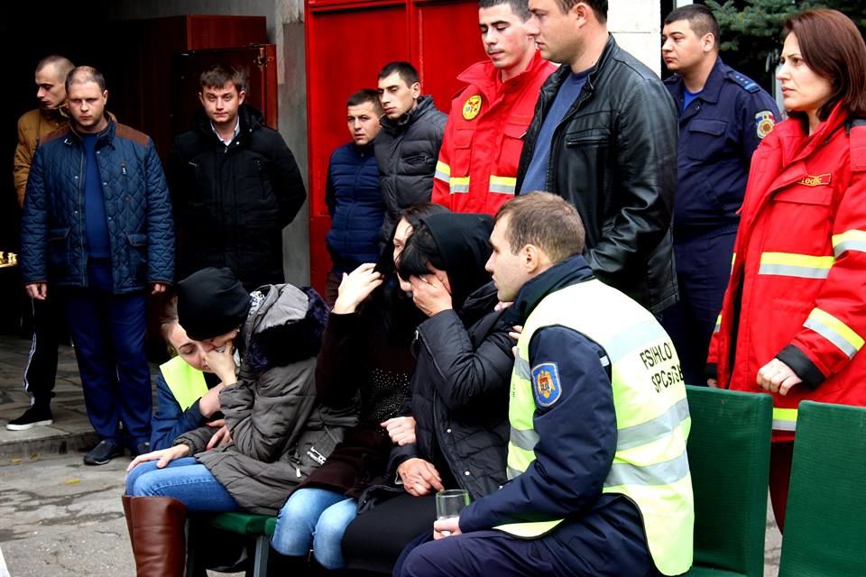 С большой скорбью товарищи попрощались с погибшим пожарным