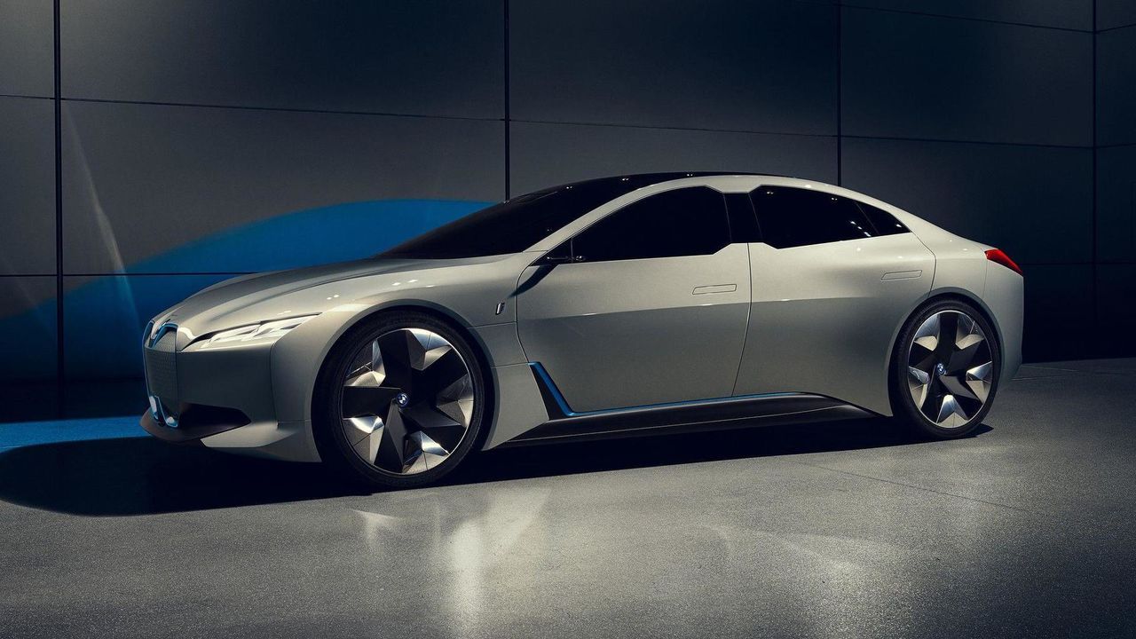 Стали известны подробности об электроседане от BMW
