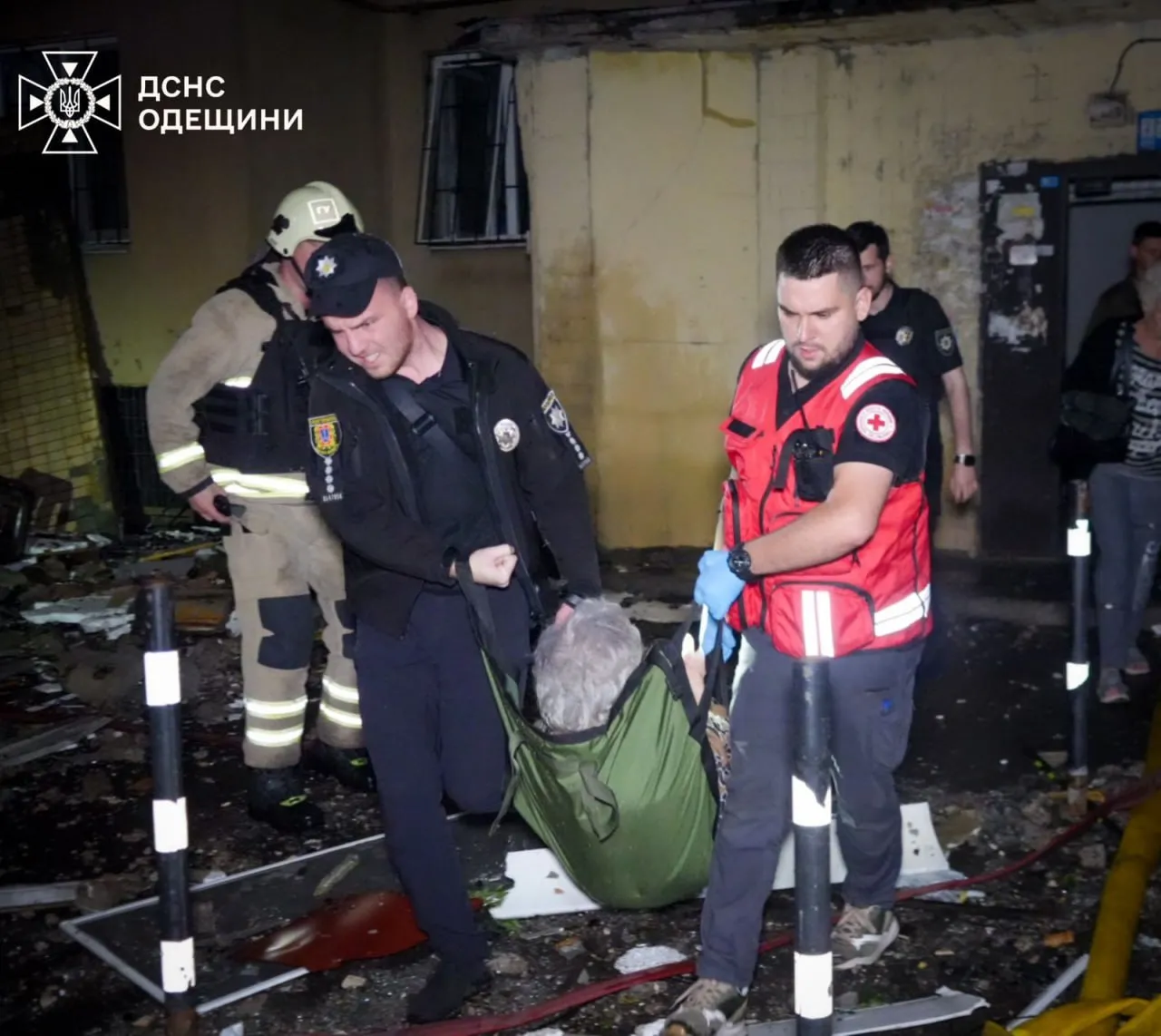 РФ ударила шахедами по Одессе: повреждена многоэтажка, есть пострадавшие