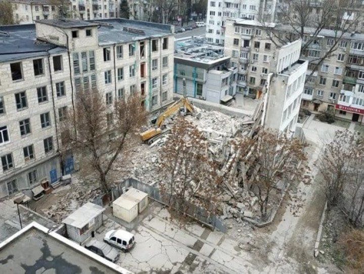 В Кишиневе начался снос дома на бульваре Негруцци