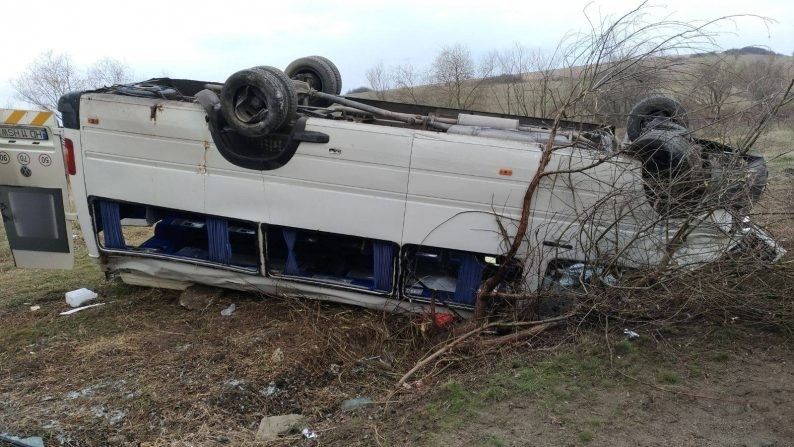 В Румынии перевернулся автобус со школьниками