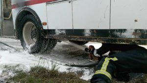 Автобус с пассажирами загорелся во время движения