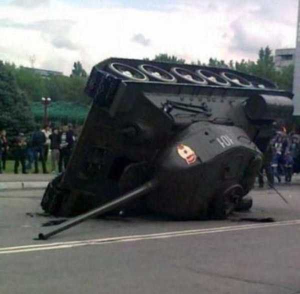 Accidente cu tancuri. Unghiuri şi situaţii incredinile din toată lumea