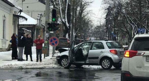 Accident în centrul Capitalei: Două mașini au fost avariate