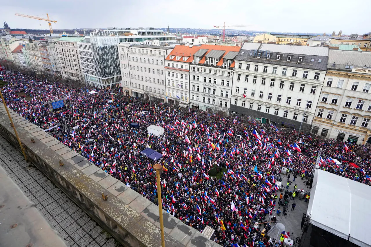 В Праге тысячи человек протестовали против правительства