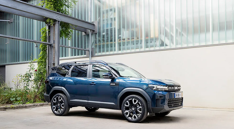 Duster на максималках: дебютировал новый кроссовер Dacia Bigster