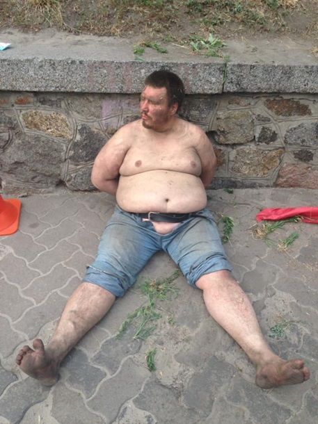 В Киеве разгромили мемориал героя "Небесной сотни" Нигояна