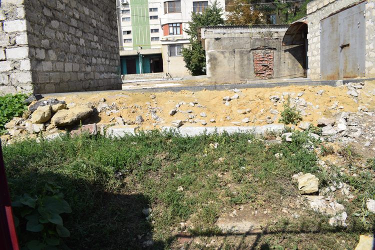 Воры проникают в разрушенные после ливня дома в центре Комрата