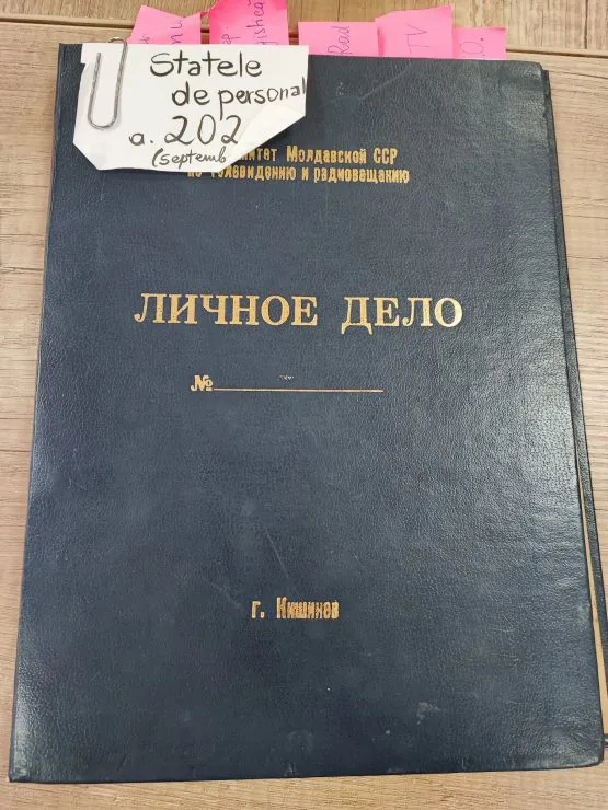 Личные дела сотрудников Teleradio-Moldova хранятся в папках, доставшихся от КГБ
